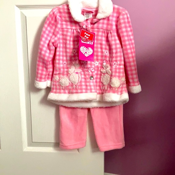 NWT 2 piece young hearts faux fur set - Picture 4 of 11